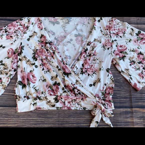 Charlotte Russe Floral Wrap Crop Top L Kimono Sleeve Tie Waist White Pink Blouse - Picture 2 of 6